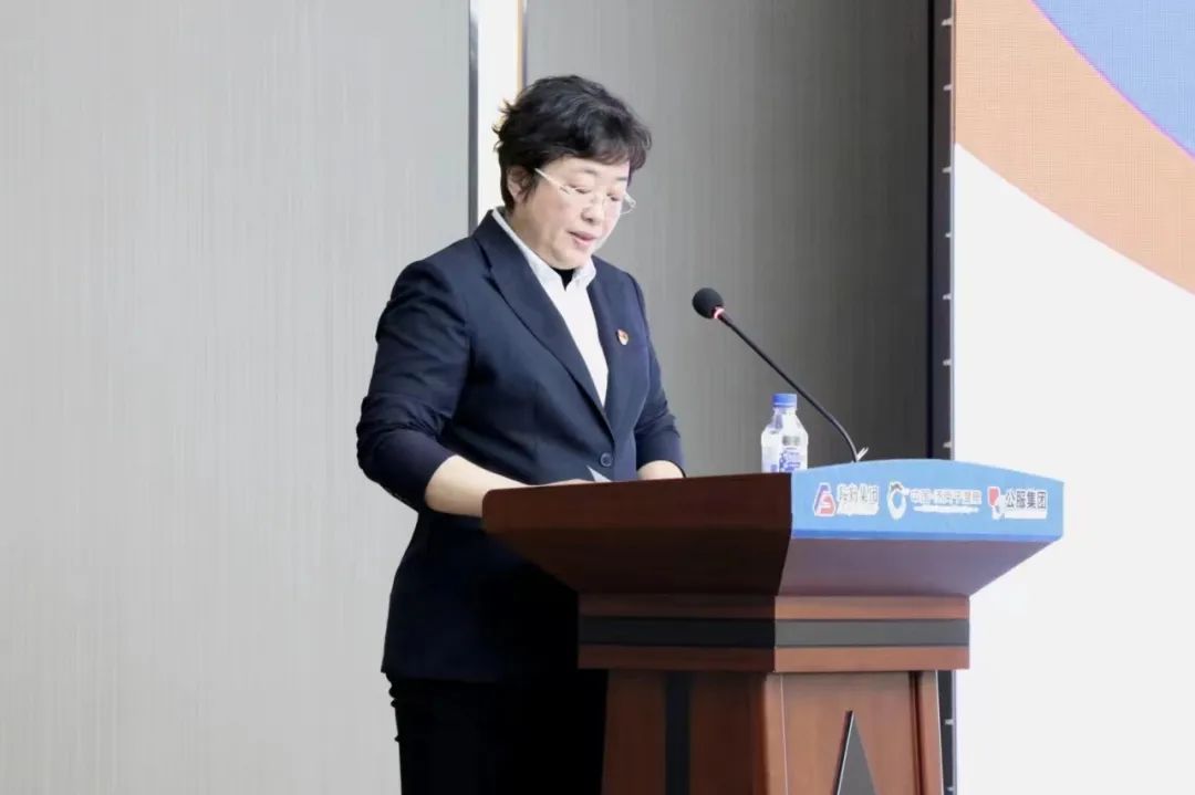鞍勤集團(tuán)、溫泉集團(tuán)、公服集團(tuán)2023年新任干部任前集體談話及集體送任儀式圓滿結(jié)束